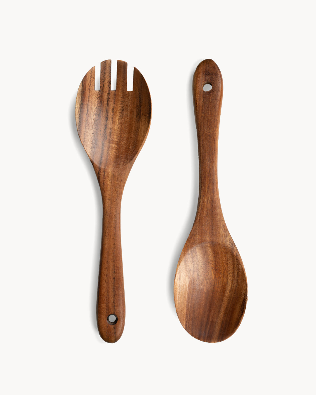 Salatschüssel aus Glas mit Salatbesteck und Untersetzer